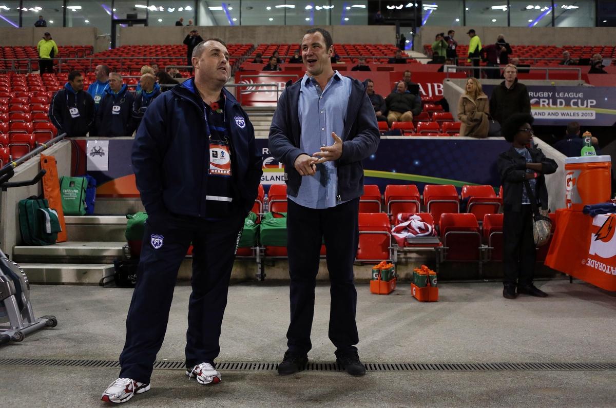 Scotland boss chats with Salford's former Warrington Wolves and England skipper Adrian Morley. Scotland v USA at AJ Bell Stadium in Salford. Picture: SWpix