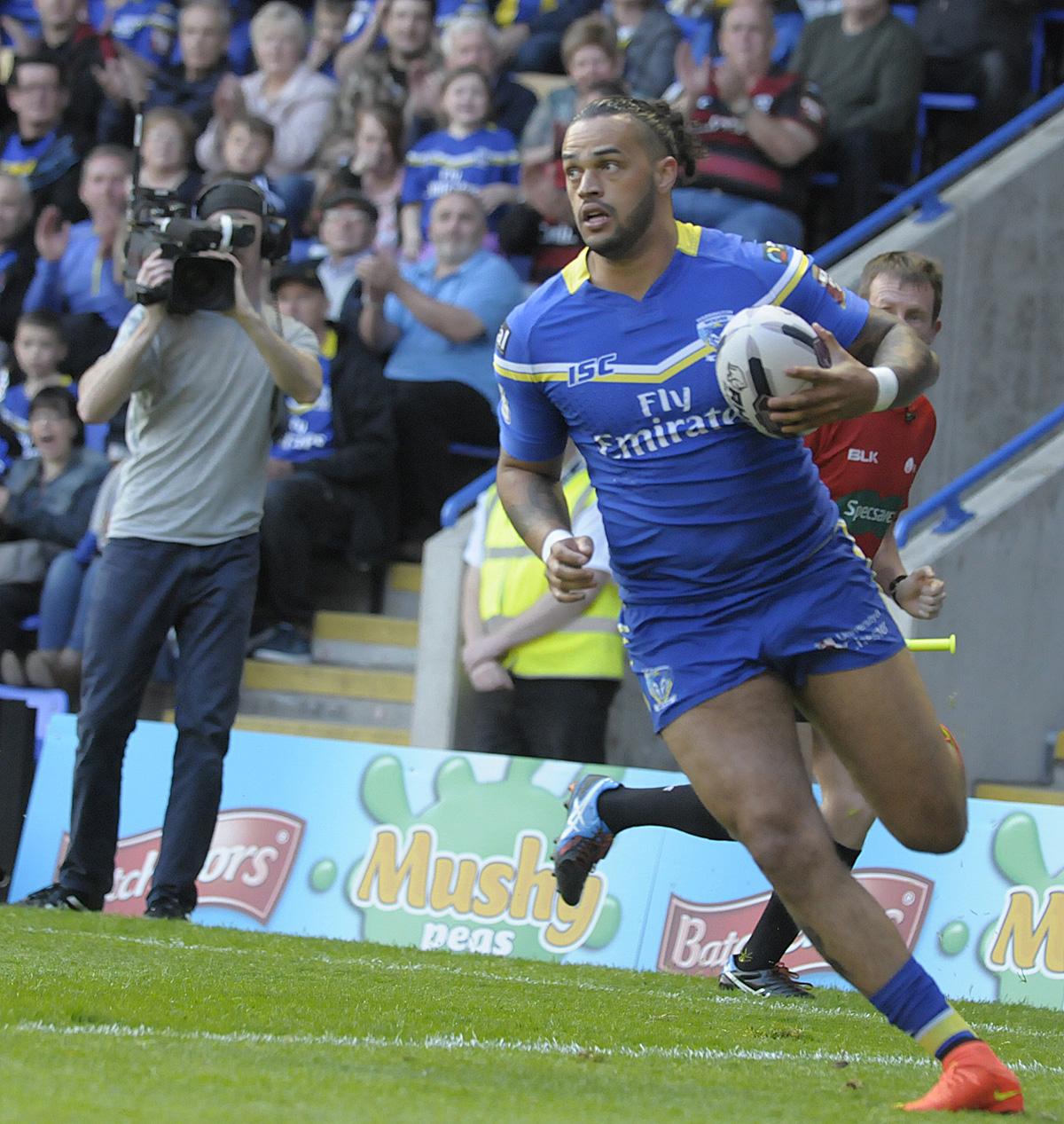 Action from The Wire's huge win against Leeds Rhinos. Pictures by Mike Boden