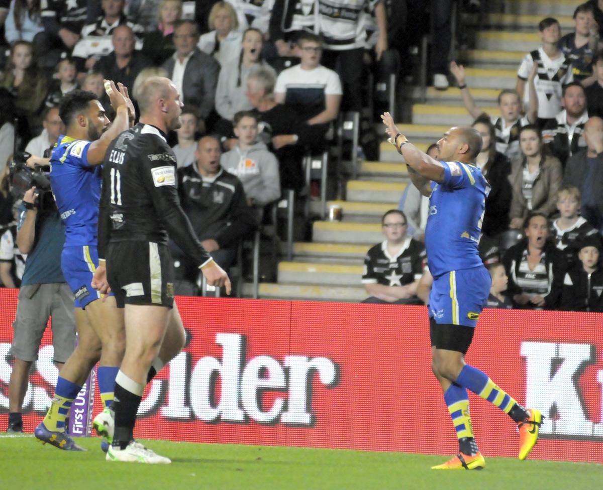Action from the League Leaders' Shield decider between Wolves and Hull FC at KCOM Stadium. Pictures by Mike Boden