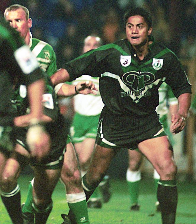 Tawera Nikau competing for New Zealand Maoris against Ireland in Dublin in 2000