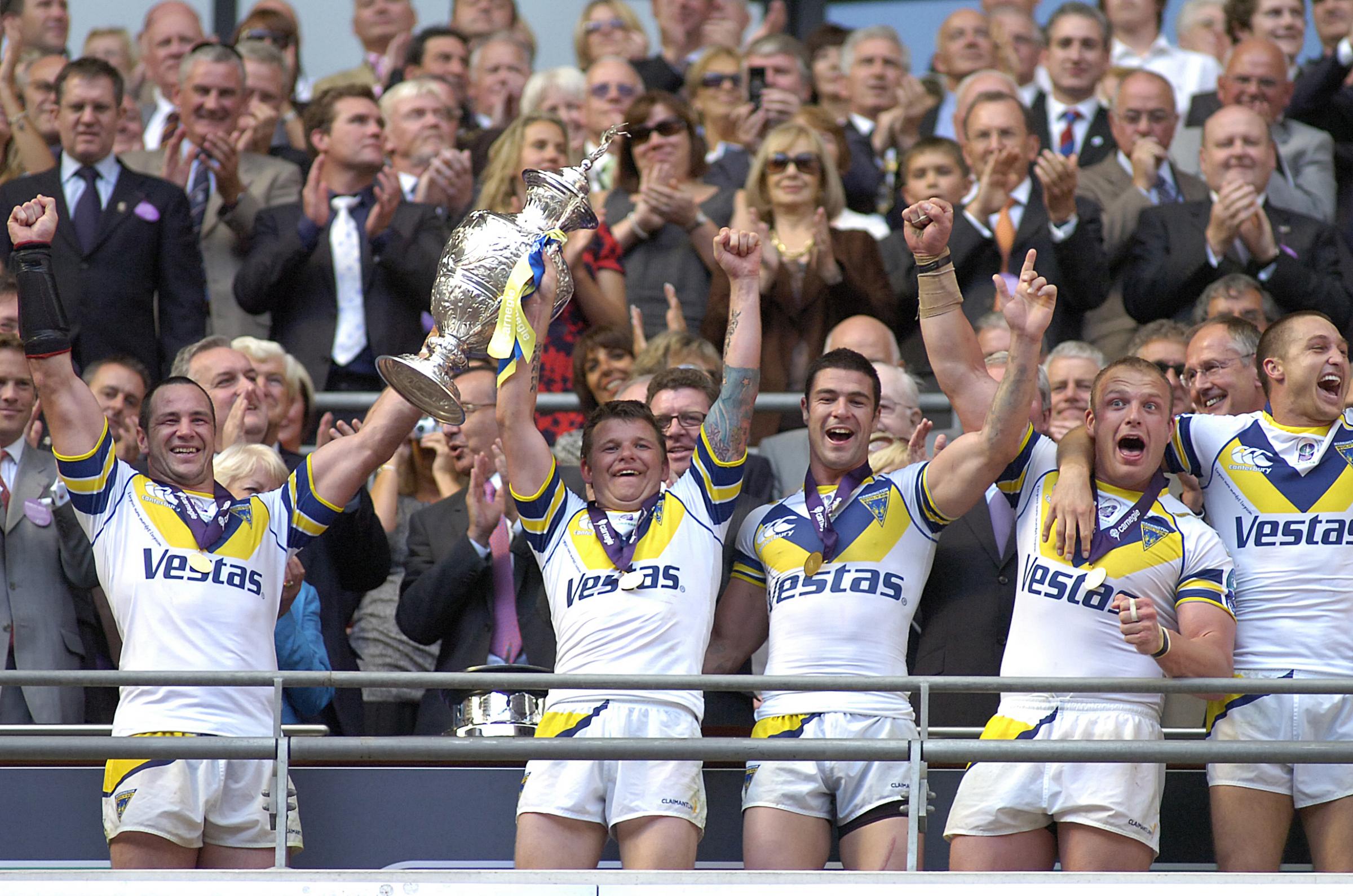 n 2009 > Adrian Morley and Lee Briers lift the Challenge Cup after Wire beat Huddersfield at Wembley