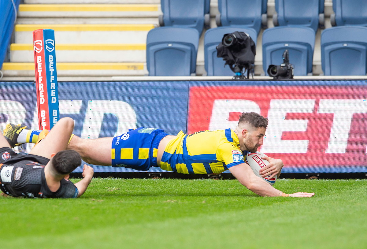 Toby King scores Warrington Wolves first try of the 2021 season. Picture: SWpix.com