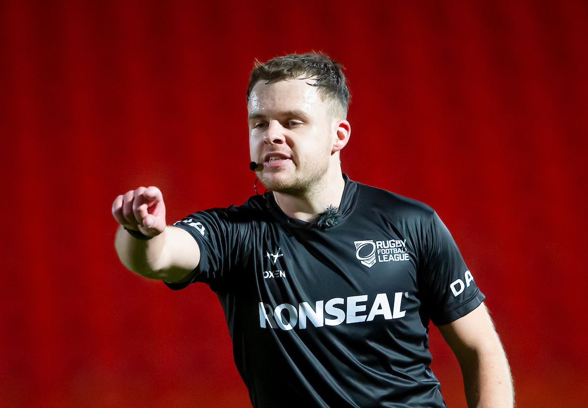Tom Grant is todays referee. Picture by SWPix.com