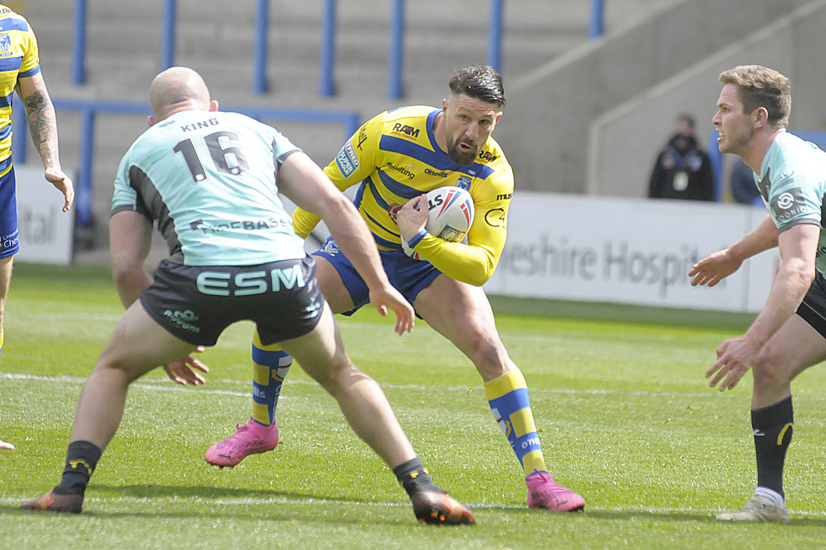 Gareth Widdop in action against Hull KR on Saturday. Picture by Mike Boden