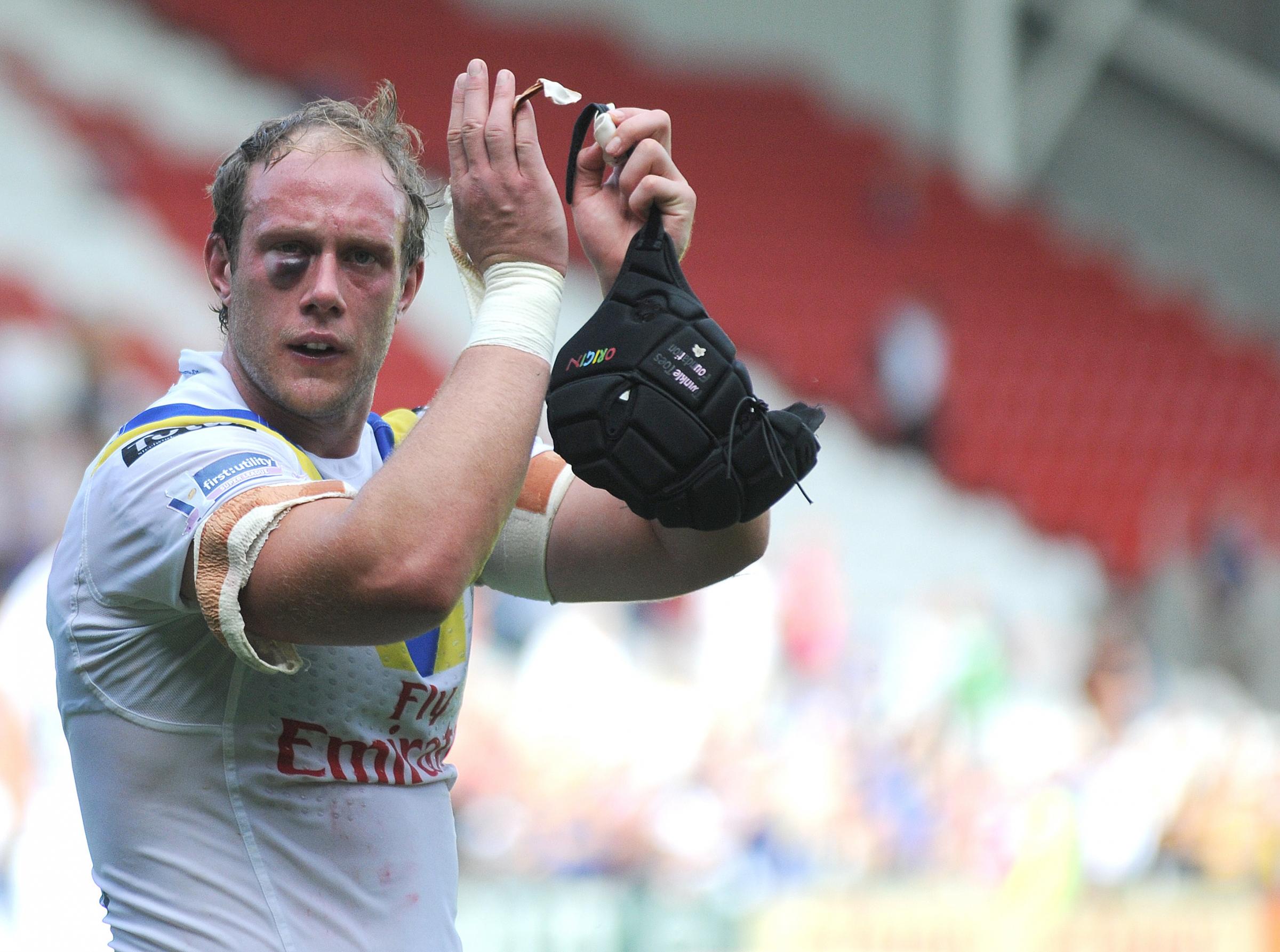An upset Chris Hill applauds the fans after losing to Leeds in 2014. Picture by Mike Boden