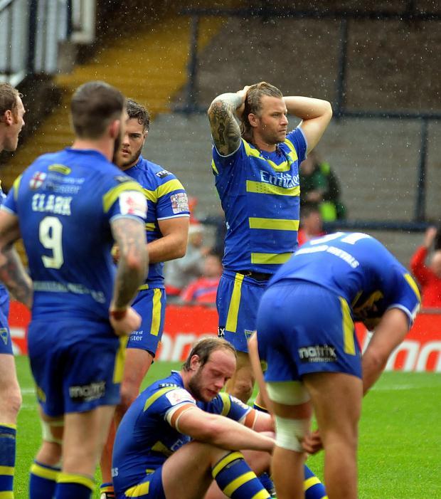 Dejection in the Wire camp after their shock semi-final loss to Hull KR in 2015. Picture by Mike Boden