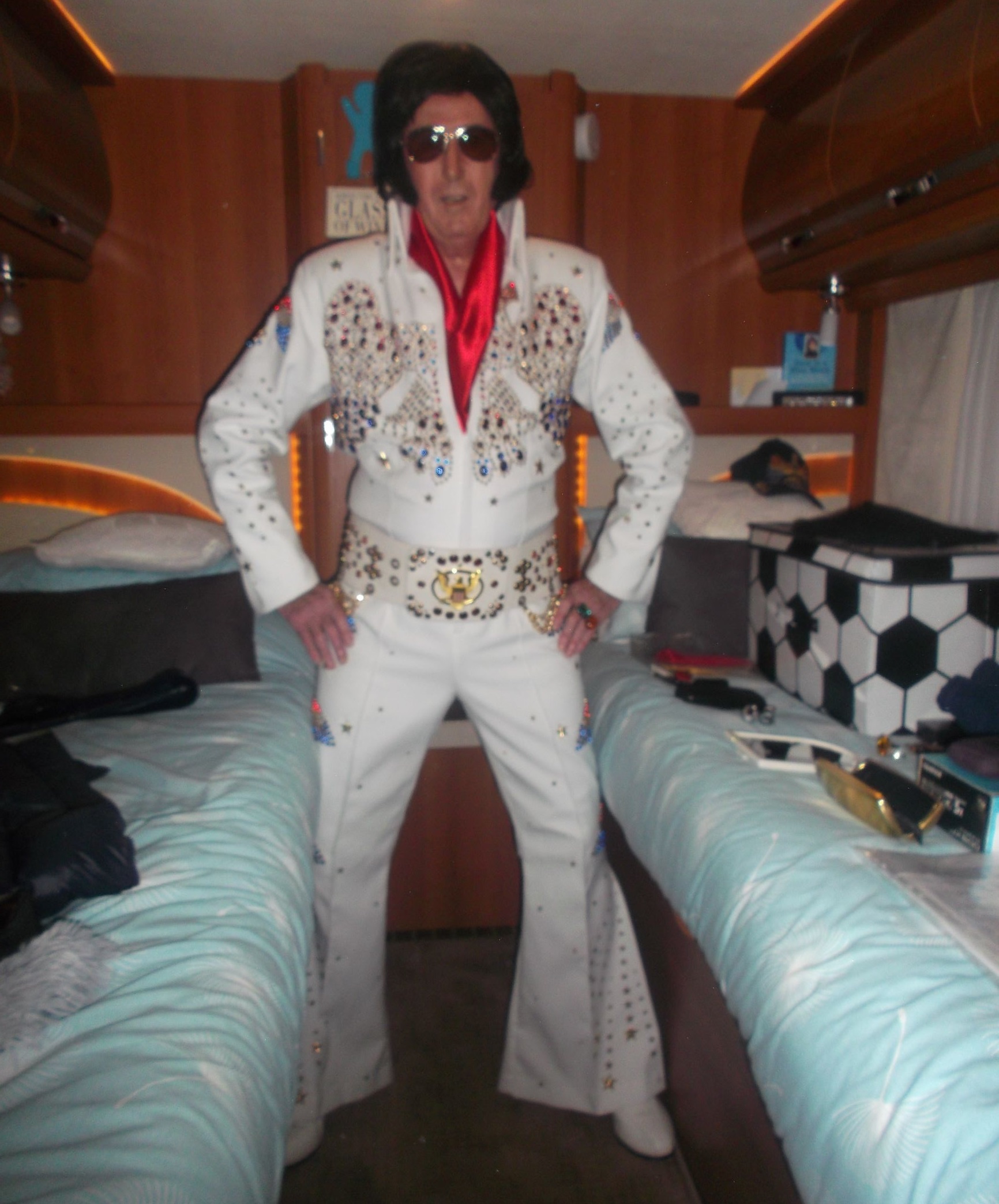 Elvis impersonator Stephen Nearey has credited a mental health worker with helping him back into his blue suede shoes