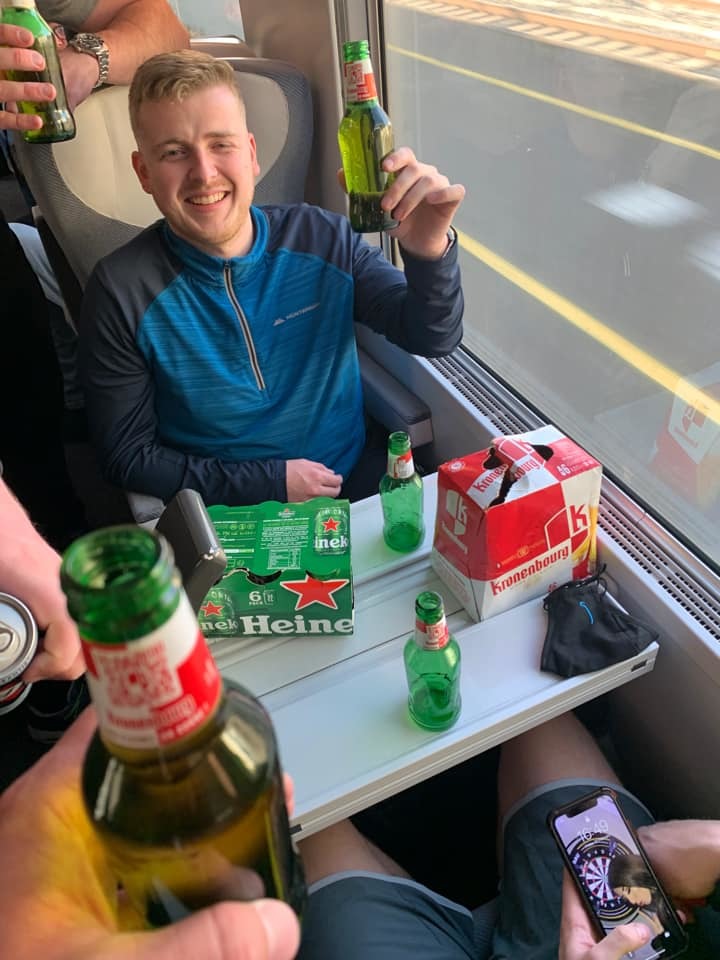 Wire fans on the train from Carcassonne to Toulouse, sent in by Mike Delooze