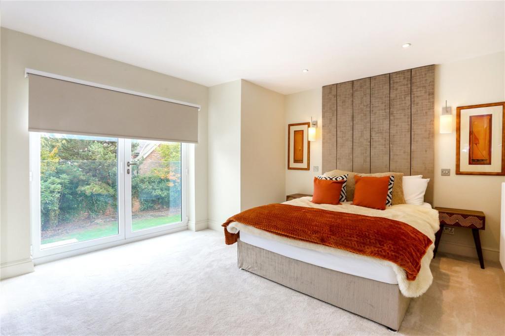 One of the many bedrooms belonging to the property (Image: Rightmove/Savills)