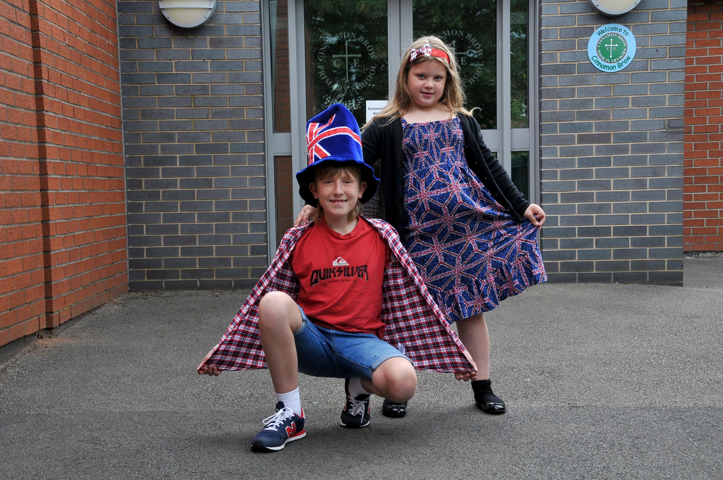 Cinnamon Brow pupils George Coates and MacKenzie Paton looking great in their Jubilee outifts