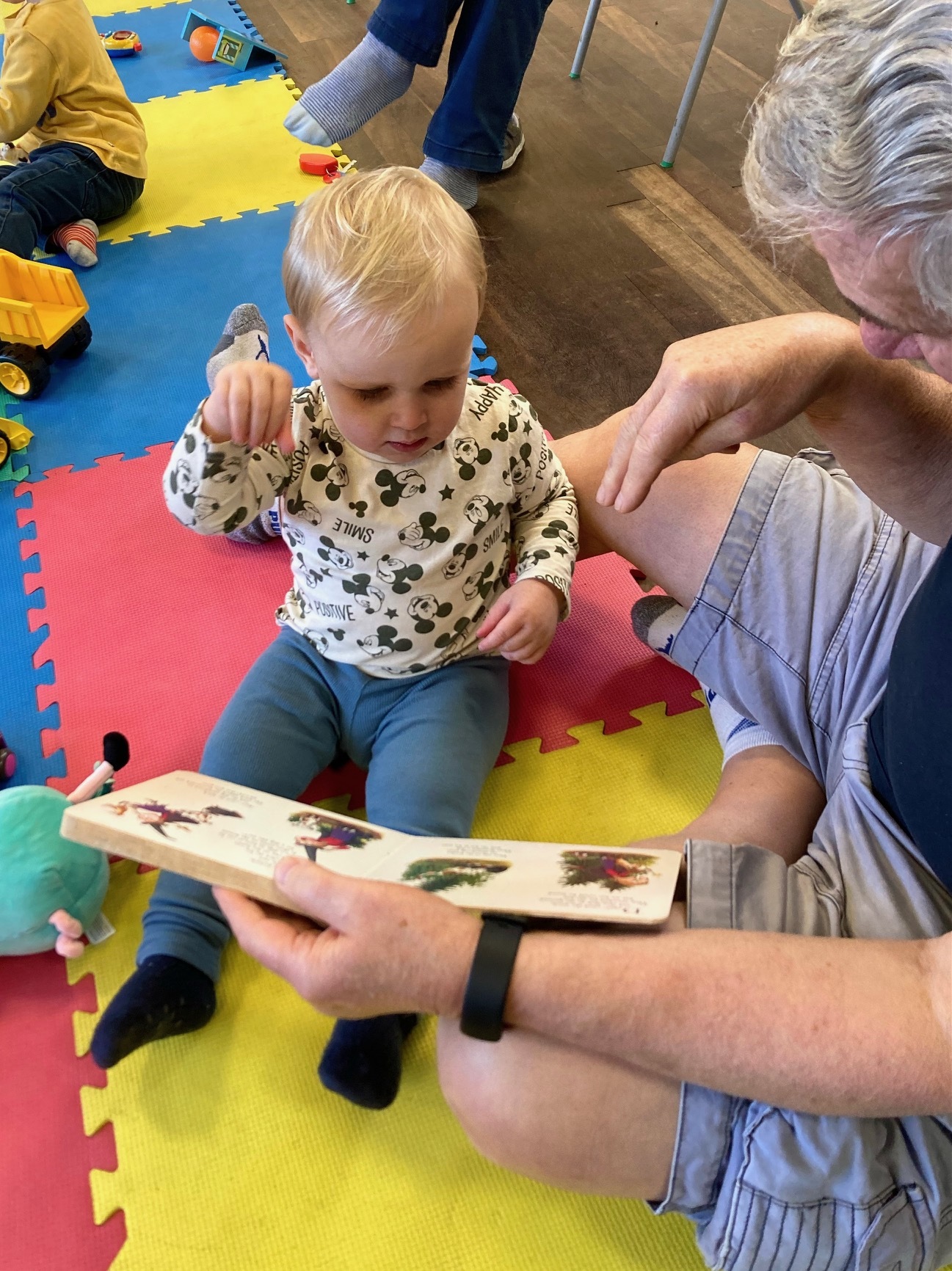 Babies and toddlers learn BSL signs to communicate with their grown ups