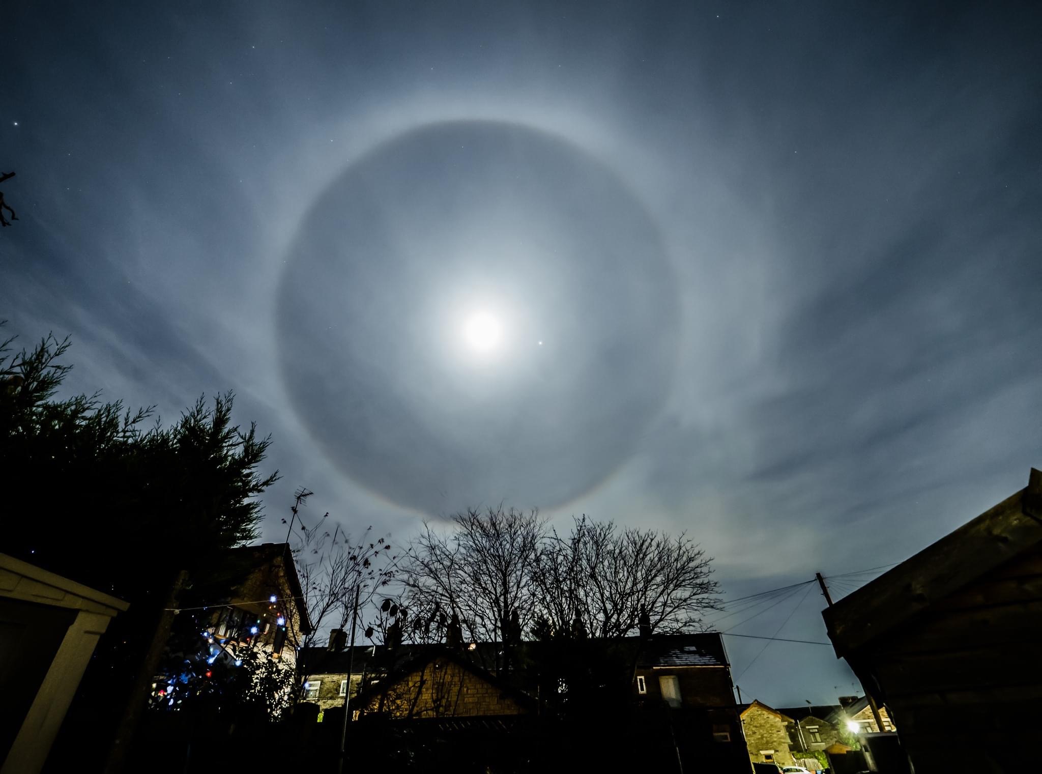 Moon halo seen in the skies tonight in natural phenomena