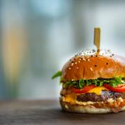 Best places to get a burger in Warrington according to Google Reviews (Canva)