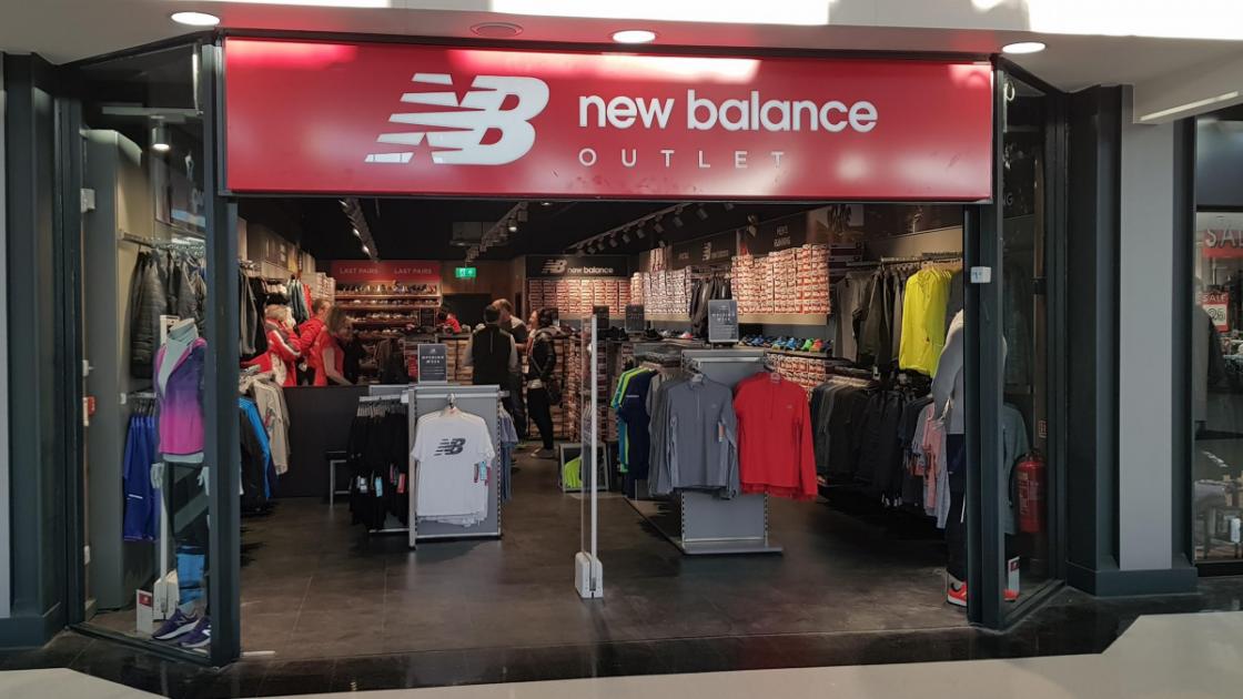 Een centrale tool die een belangrijke rol speelt dood positie New Balance store opens at Birchwood Shopping Centre | Warrington Guardian